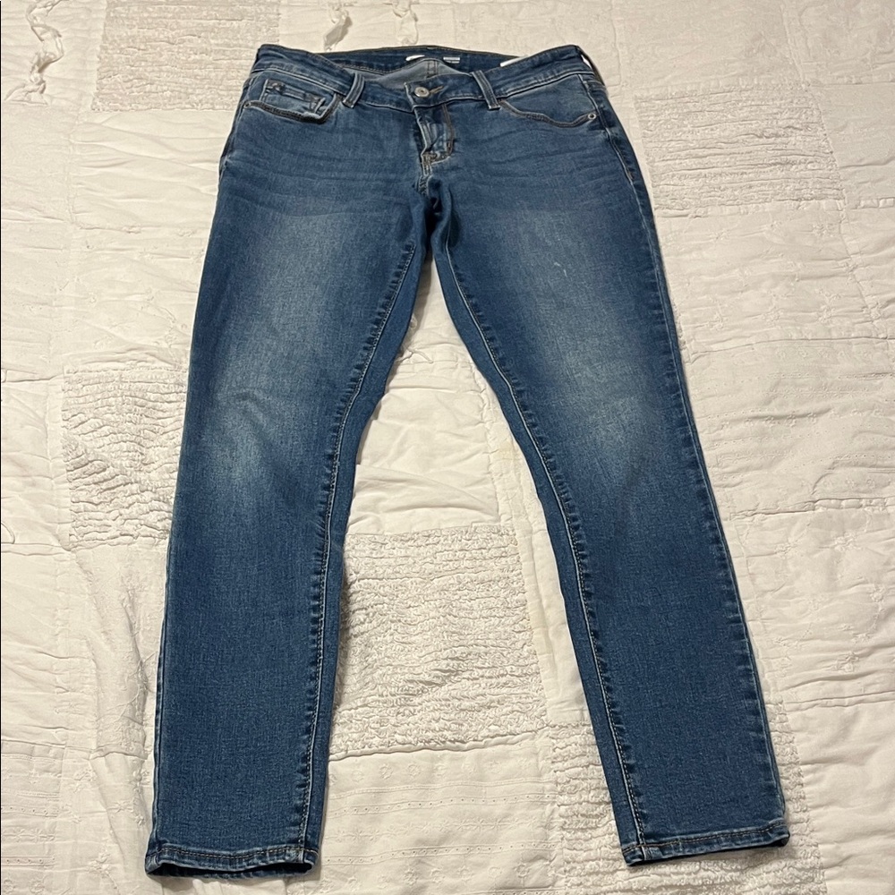 Old Navy Rockstar Super Skinny Low Rise Jeans. Size 2